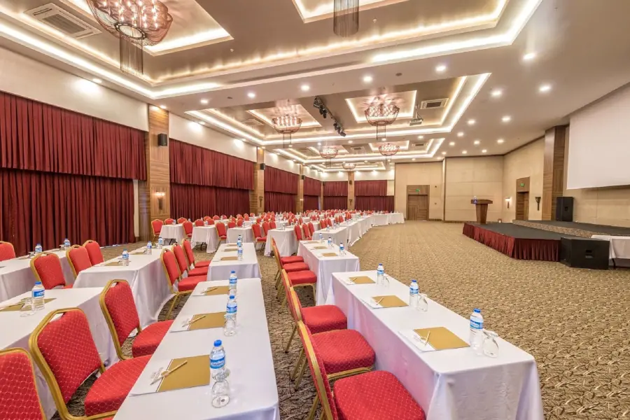 Ball- und Konferenzsaal in Tagungsbestuhlung