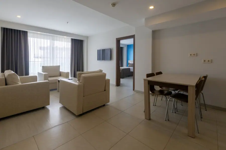 Executive Suit salon ve yemek masası